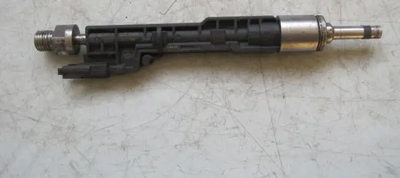 BMW 4 F32 F33 Fuel injector PA6635GF 0261500172
