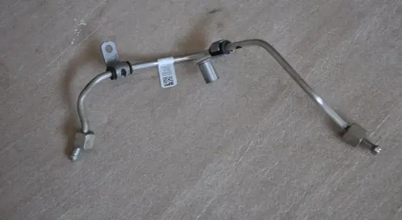 Fuel injector supply line/pipe