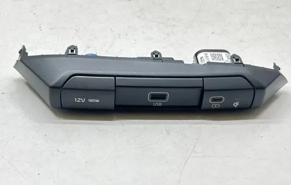 KIA Niro USB socket connector 96125AT000 10R0611587 2209221001758
