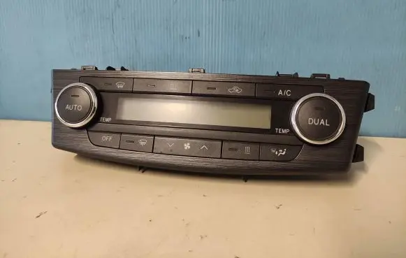 Toyota Avensis T270 Climate control unit 55900-05330