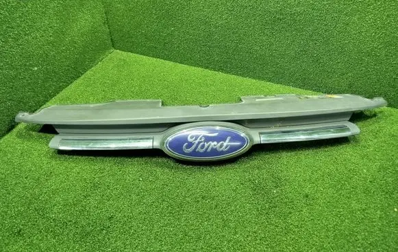 Front bumper upper radiator grill