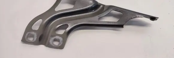 Audi Q3 8U Fender mounting bracket 8U0821136