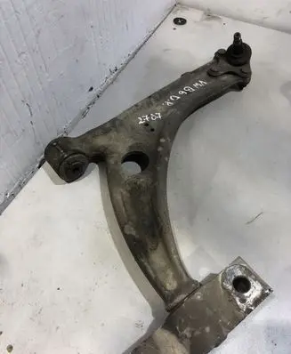 Volkswagen PASSAT B6 Front lower control arm/wishbone 3C04077153B