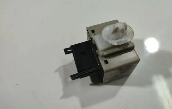 Toyota Avensis Verso Other relay 8198050030