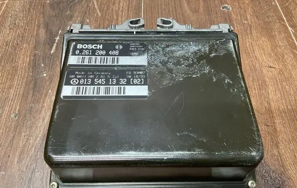 Mercedes-Benz E W124 Engine control unit/module ECU 0135451332 0261200408