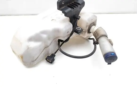 Windshield washer fluid reservoir/tank