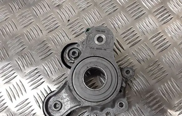 Land Rover Discovery 5 Generator/alternator belt tensioner lpla6b209fa