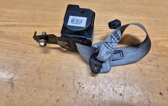 Hyundai Sonata Rear seatbelt PS04651 060606