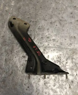 Fender mounting bracket