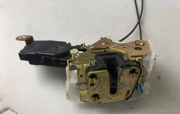Subaru Forester SG Front door lock