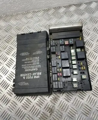 Chrysler Voyager Fuse module 04869204AM B0700CCK