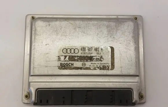Volkswagen PASSAT B5 Engine control unit/module 4B0907401H