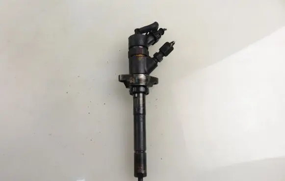 Fuel injector