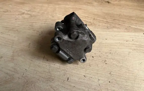 Volkswagen Golf IV Power steering pump 1J0422154B 1J0422152G 1J0422152GX