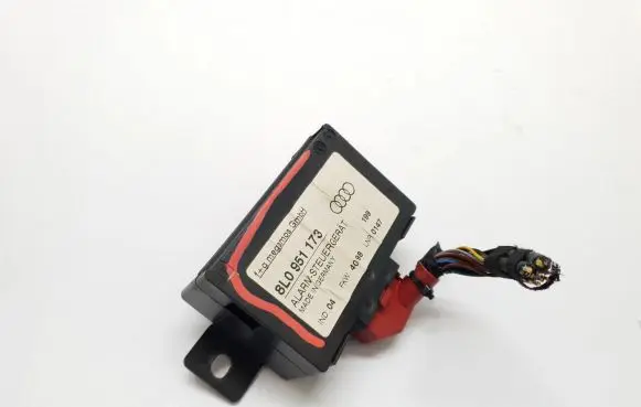 Audi A8 S8 D2 4D Alarm control unit/module 8L0951173