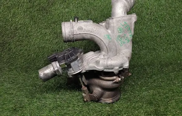 Volkswagen Jetta VI Turbo 06K145701R 06K145613B 06H145710C
