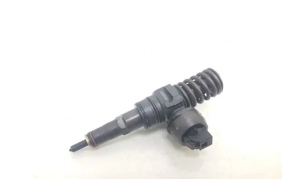 Volkswagen PASSAT B6 Fuel injector 038130073AG