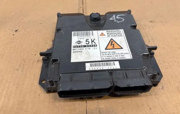 Nissan Pathfinder R51 Engine control unit/module 5800473 2758004736 MB2758004736