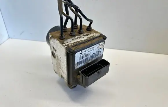 Volkswagen PASSAT B6 ABS Pump 3C0614109 16420501 16420301A