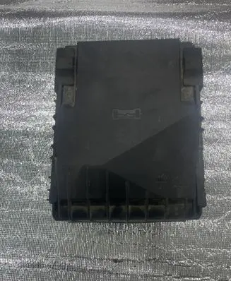 Volkswagen Golf V Fuse module