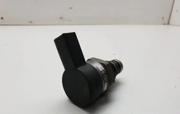 BMW X3 E83 Fuel pressure regulator 0281002738 29971005 250918