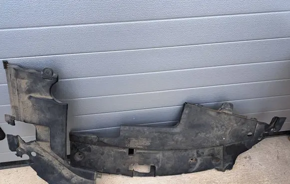 Toyota Avensis T250 Radiator trim 5314105050 5379505031 T0X01A