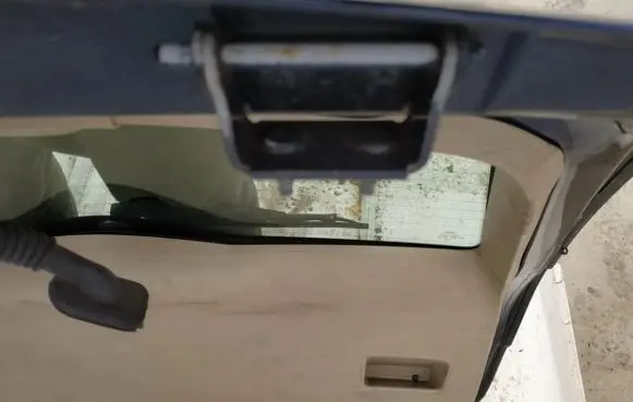 Ford Mondeo Mk III Tailgate/trunk/boot hinge