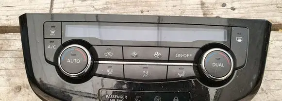 Nissan X-Trail T32 Air conditioning/heating control unit 275004EA0A