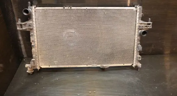 Opel Corsa C Coolant radiator 13100381