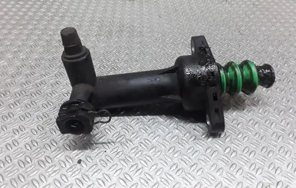 Clutch slave cylinder