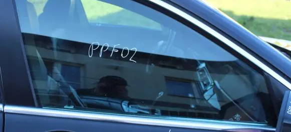 BMW 7 F01 F02 F03 F04 Sliding door window/glass 226571