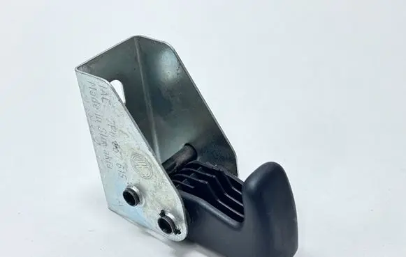 Volkswagen Touareg II Tie down hook / loop 7P6867615A
