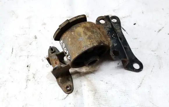 Mazda 323 F Engine mount bracket