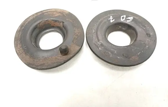 Volkswagen PASSAT B8 Rear coil spring rubber mount 5Q0512149A 5Q0512297J