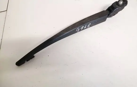 Rear wiper blade arm