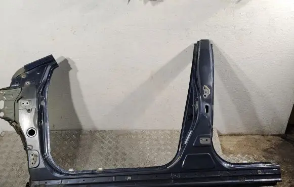 Toyota Avensis T270 Pillar (middle) 6131205040 6110905010