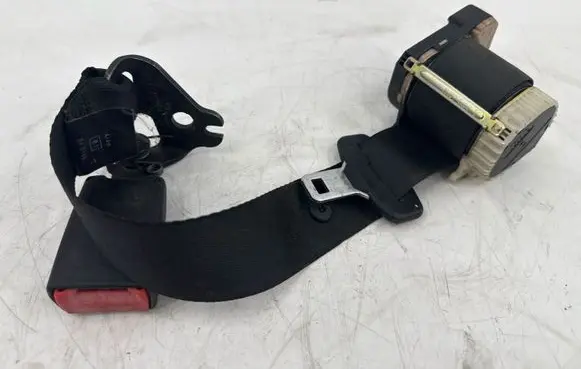 Rear seatbelt