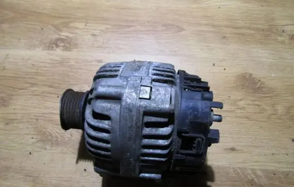Volkswagen PASSAT B4 Generator/alternator