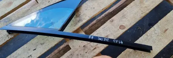 Audi Q7 4M Front door vent window glass four-door 4M0845114 2016R