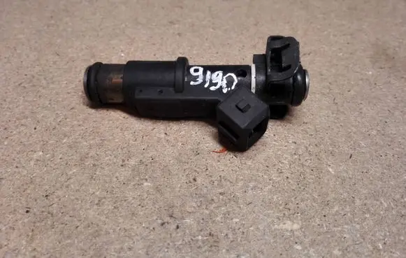 Peugeot 206 Fuel injector 01F003A 26921