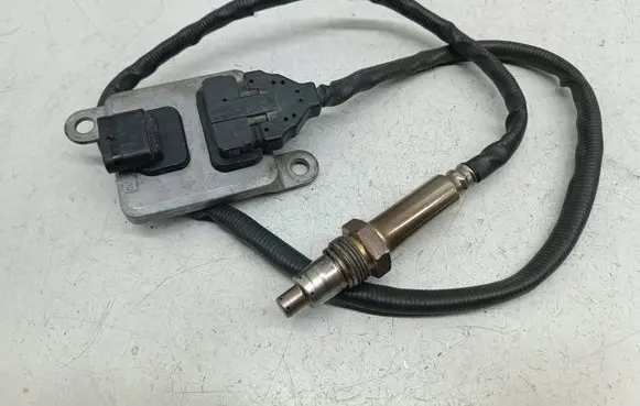 Mercedes-Benz C W205 Lambda probe sensor A0009053706 5WK96683F 0009053706