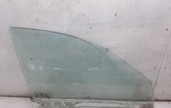 BMW 5 E39 Front door window glass four-door