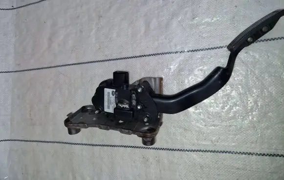 Land Rover Discovery 3 - LR3 Accelerator throttle pedal slc500021