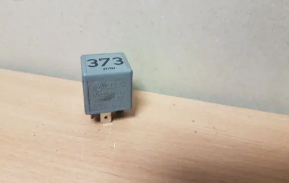 Audi A4 S4 B6 8E 8H Other relay 8D0951253A 373