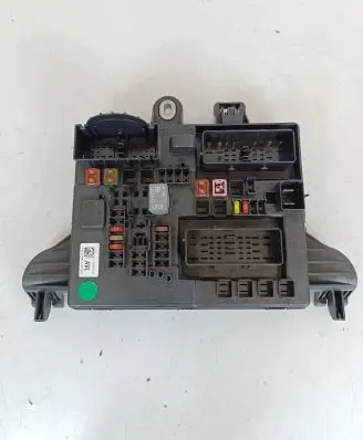 Opel Insignia A Fuse module 22737769