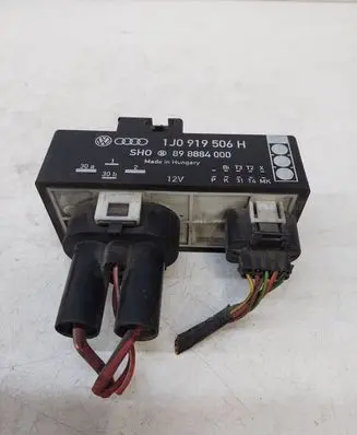 Volkswagen Golf IV Coolant fan relay 1J0919506H 898884000
