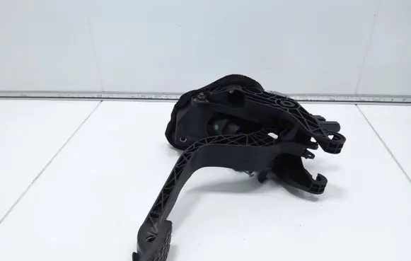 Clutch pedal