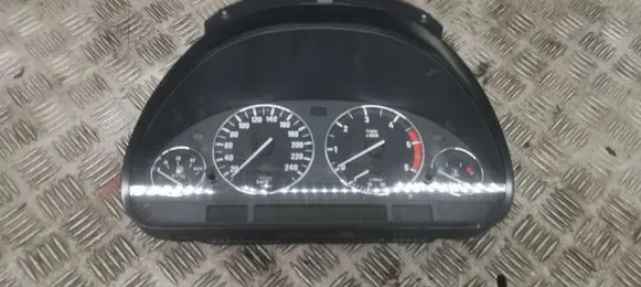 BMW 5 E39 Speedometer (instrument cluster) 110008784