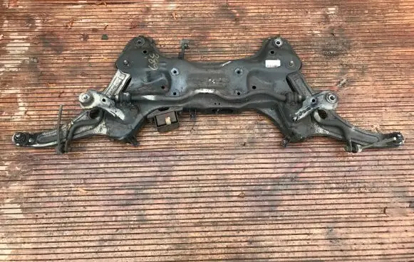 Hyundai i40 Front subframe 624013Z100