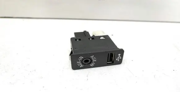 BMW X3 F25 AUX in-socket connector 9237654 84109237654